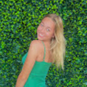 Meet your Posher, Danae